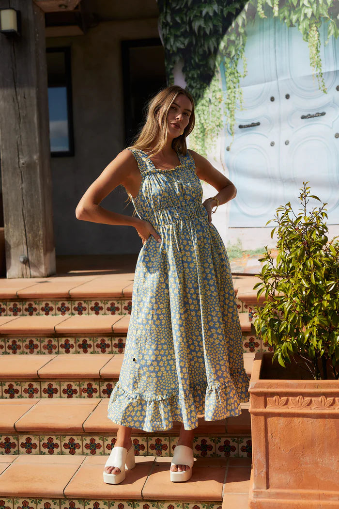 Frilled Wide Strap
Frilled Chest and Bottom Hem
Gathered Bodice
Pockets