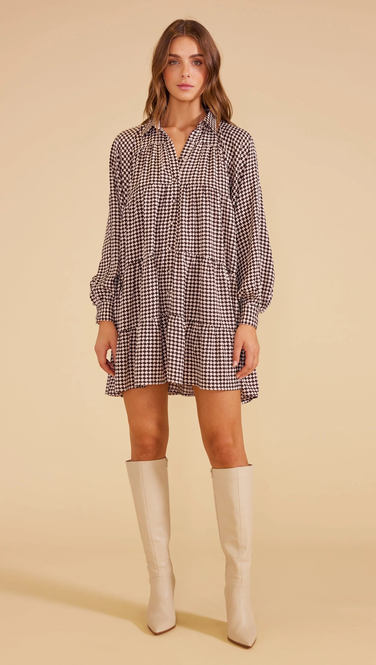 Quinley mini dress in checks, long sleeves and v neck by MinkPink