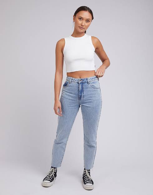 Silent Theory Monica Mom Jean Light Blue vintage wash.
