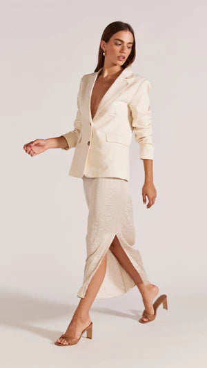 Singled-breasted blazer in cream