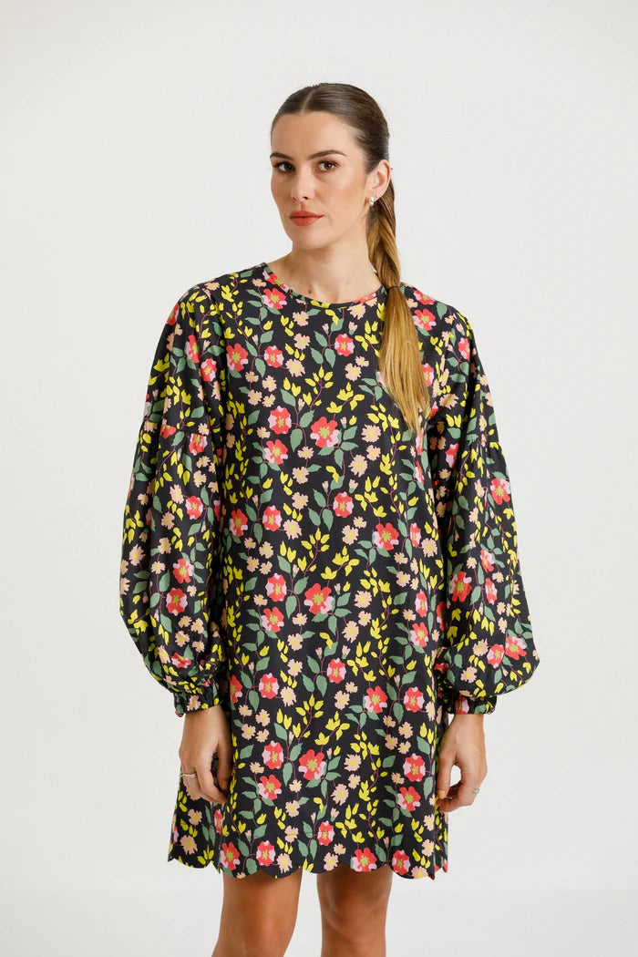 Puff Sleeve with Elastic Cuff and Scalloped Hem New Zealand
