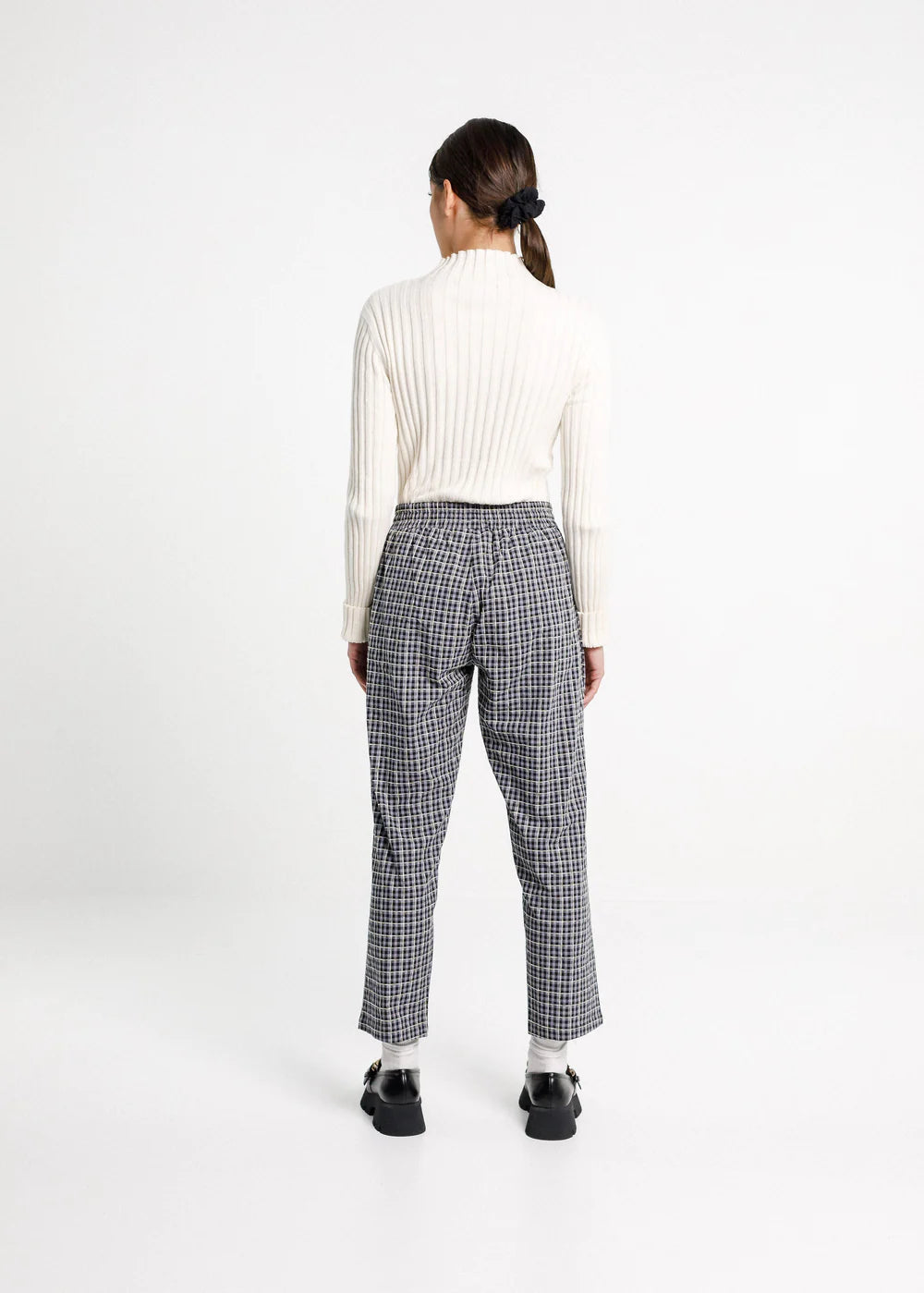 elasticated drawstring waist and pockets these cropped straight leg pant from Thing Thing