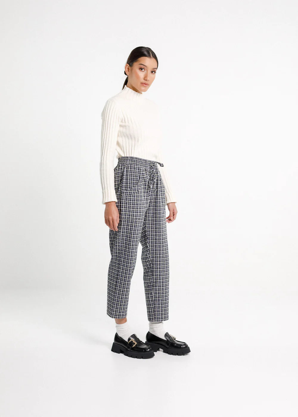 elasticated drawstring waist and pockets these cropped straight leg pant from Thing Thing