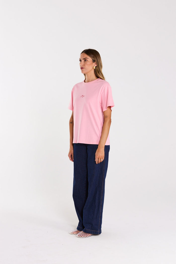 A classic fit boxy silhouette pink tee for ultimate comfort. Finished with contrast embroidery