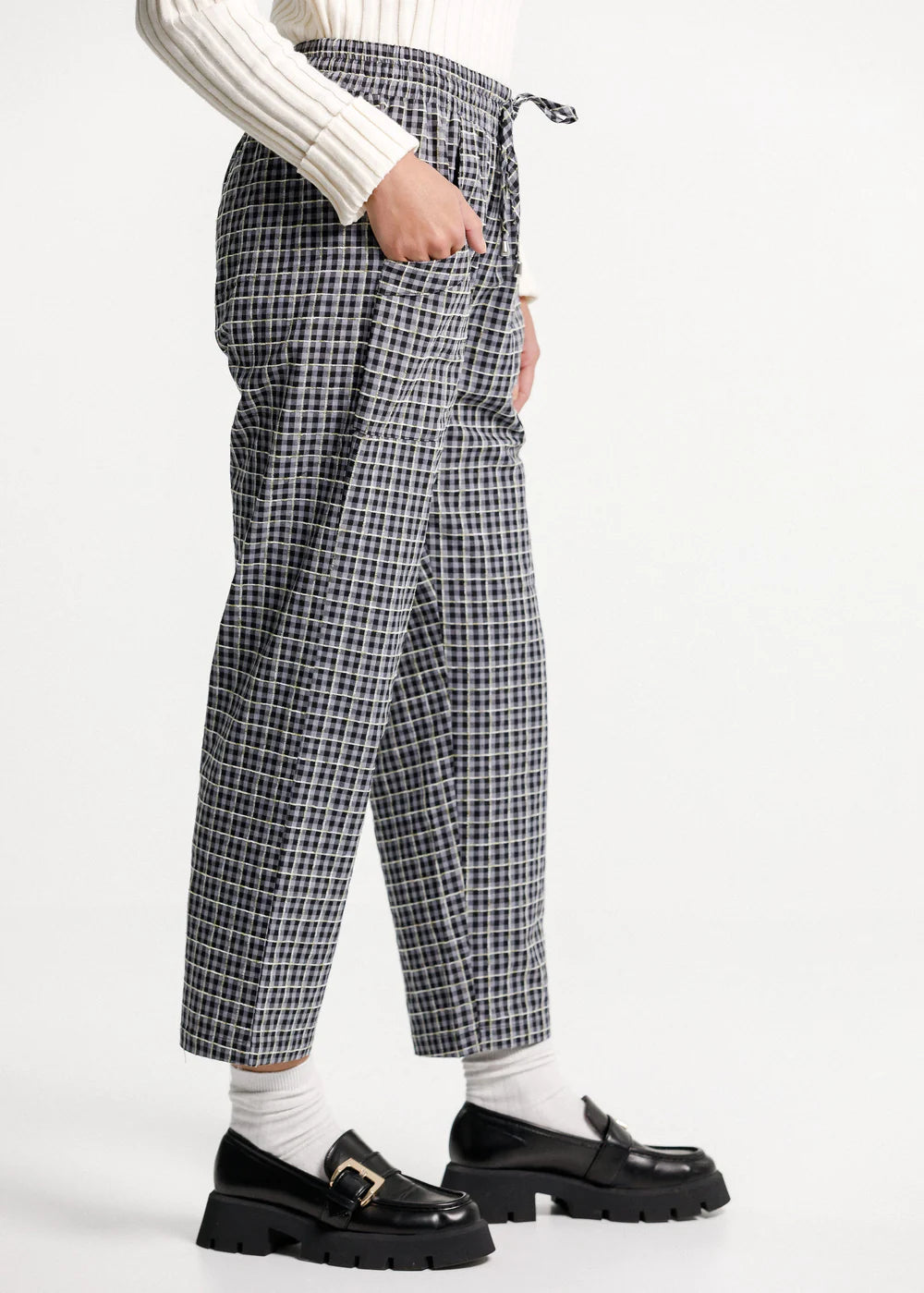 elasticated drawstring waist and pockets these cropped straight leg pant from Thing Thing