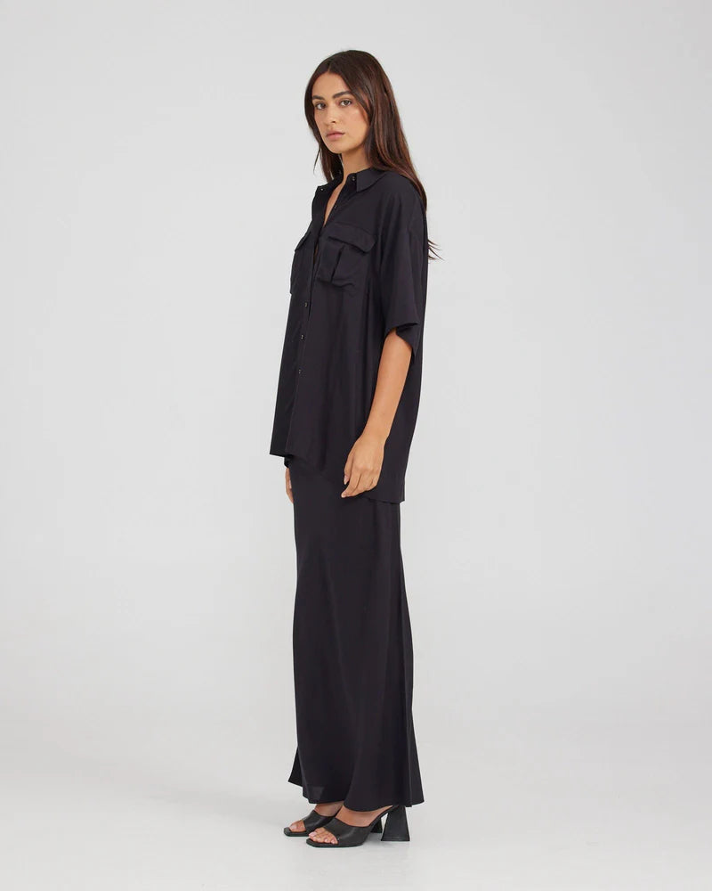 Longline cut with oversized pockets