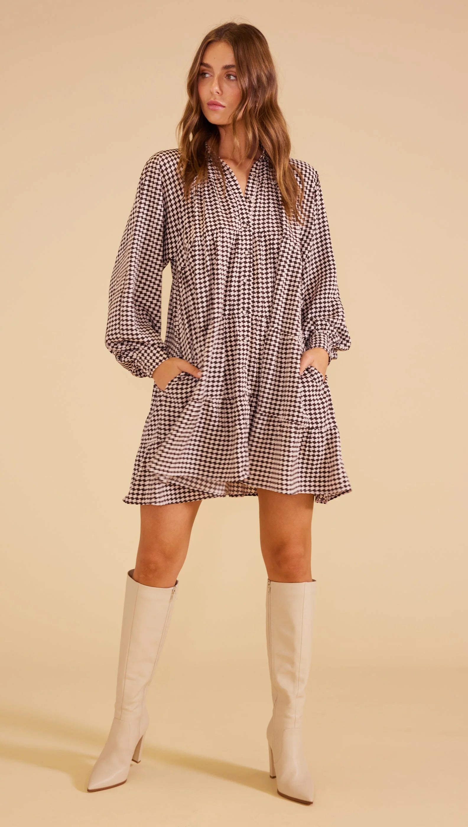 Quinley mini dress in checks, long sleeves and v neck by MinkPink