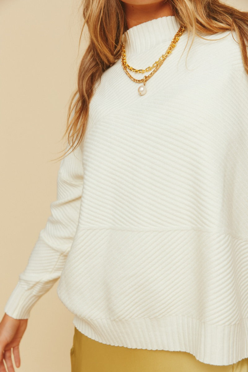 Cotton knit, white and relaxed fit