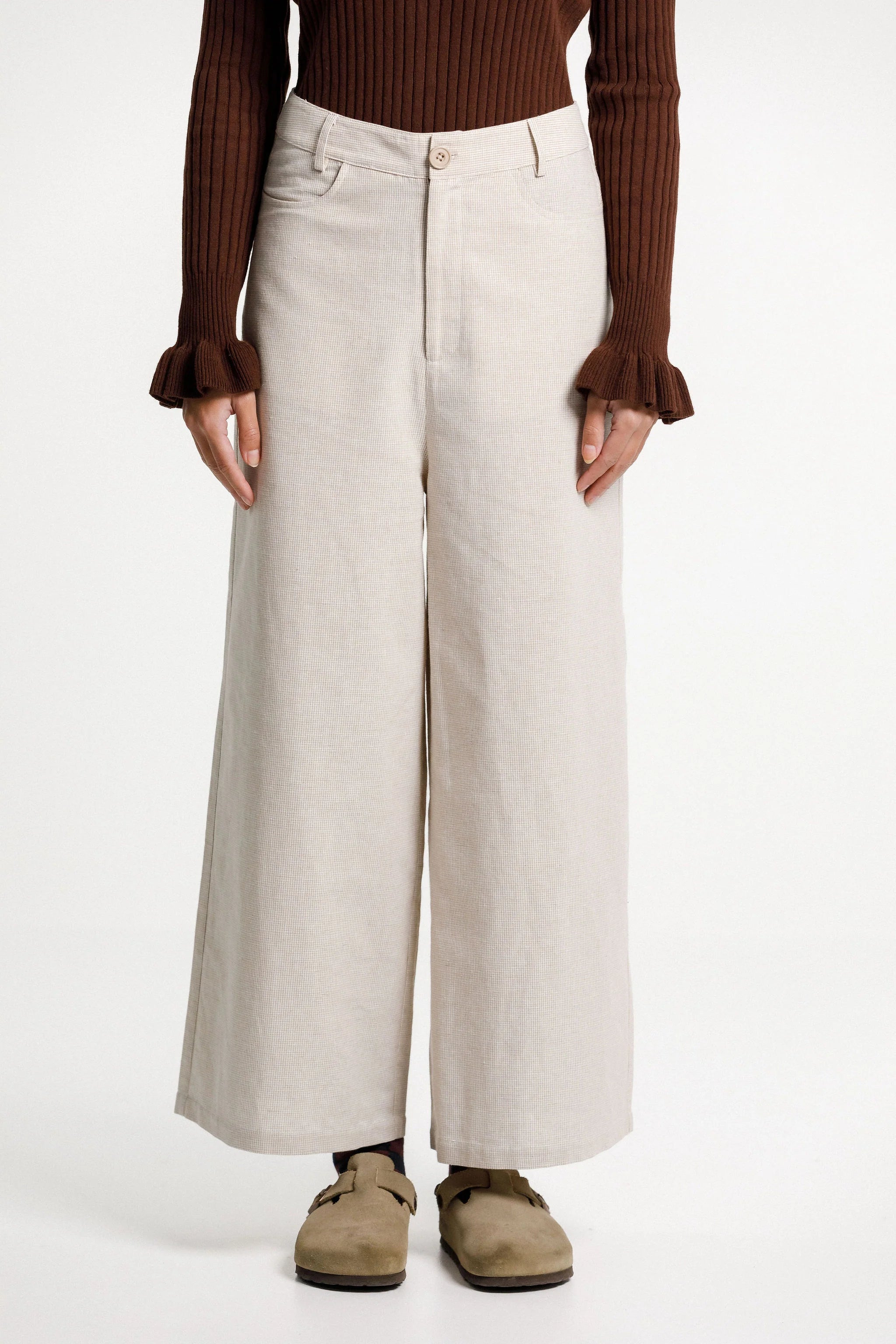 Tailored pant is mid-rise, wide leg with front pockets and squared back pockets. Cut in a cotton/ linen blend in a check fabric