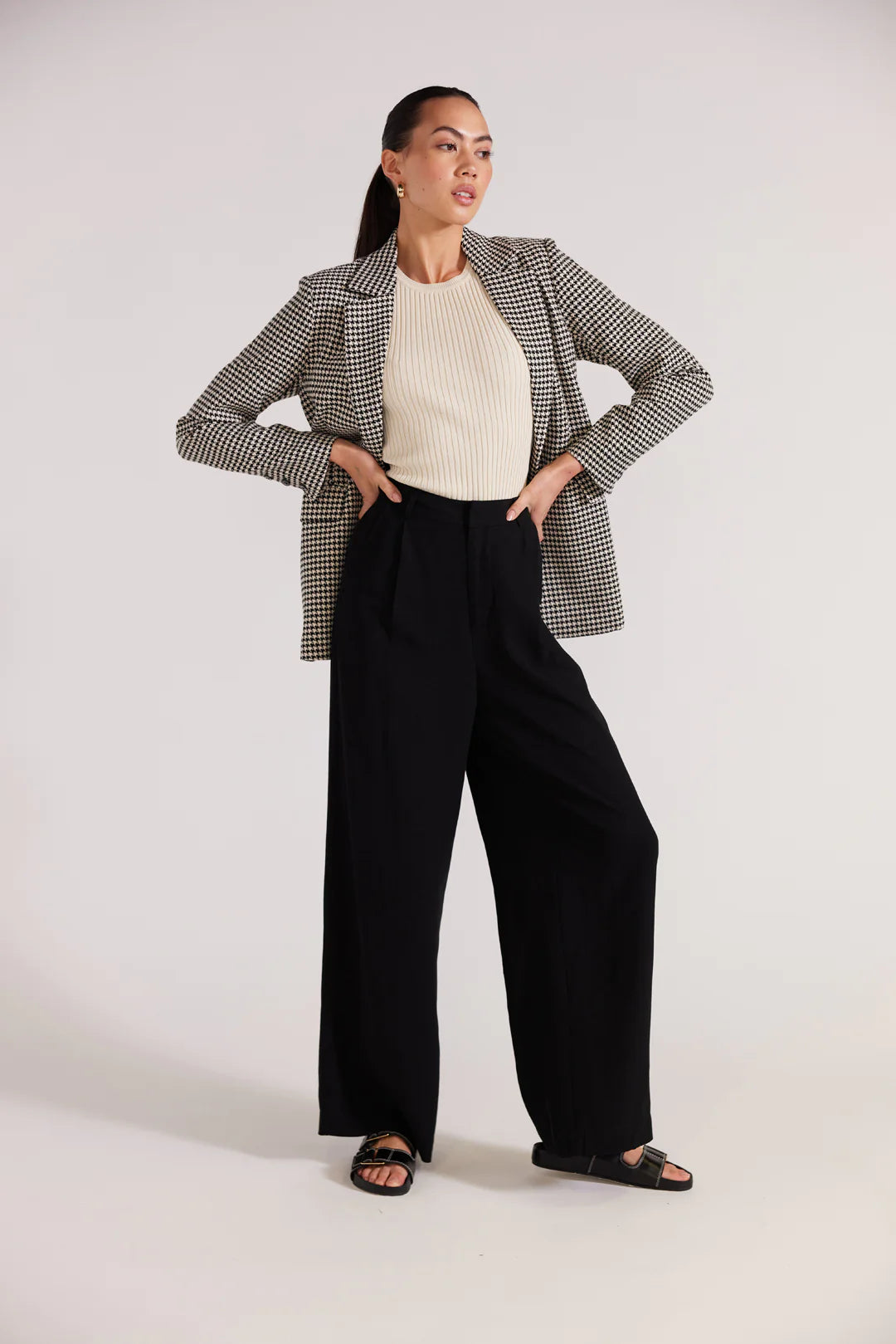 Black wide leg trousers, a high rise waistline, pockets and relaxed fit. staple the label Nw Zealand