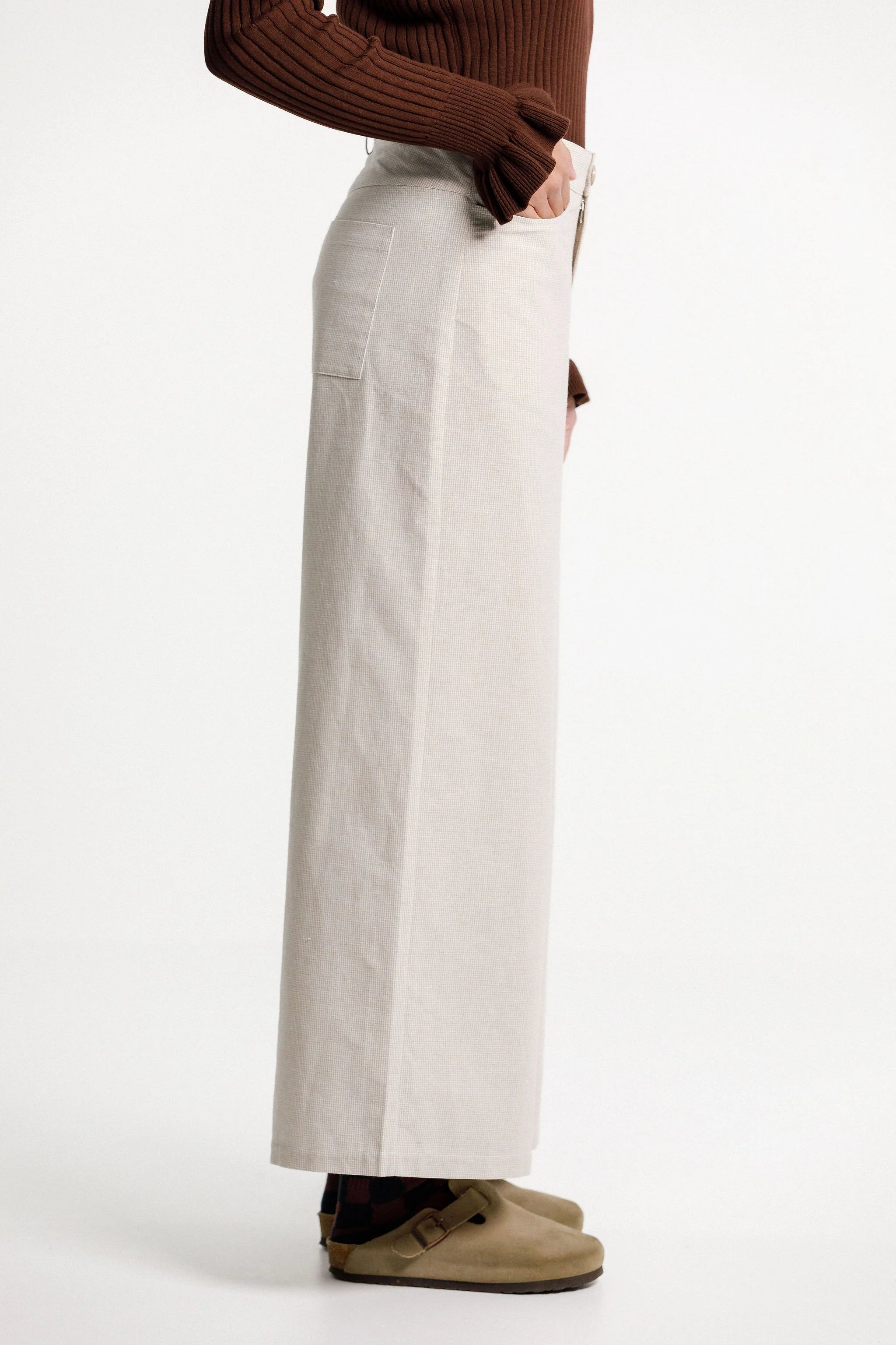 Tailored pant is mid-rise, wide leg with front pockets and squared back pockets. Cut in a cotton/ linen blend in a check fabric