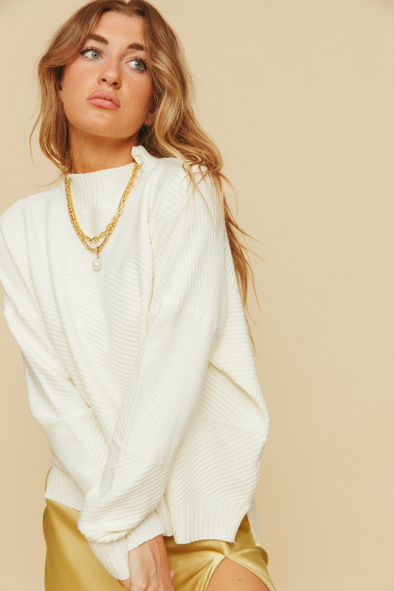 Cotton knit, white and relaxed fit