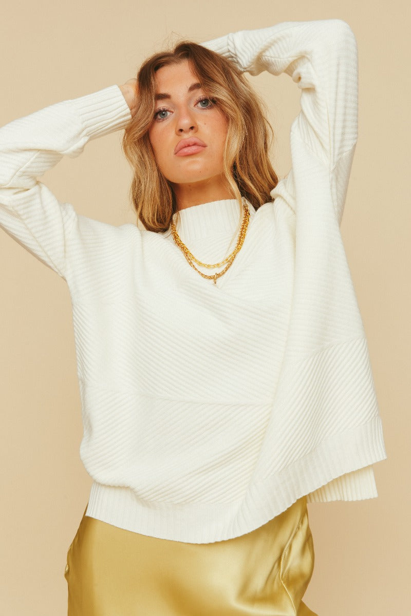 Cotton knit, white and relaxed fit