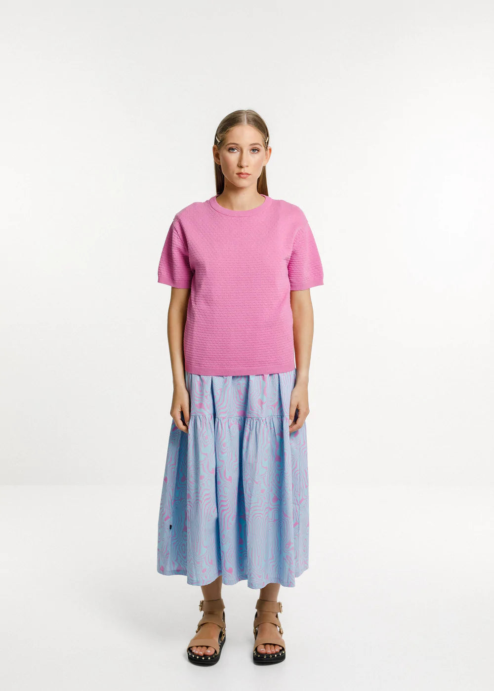 Cotton  pink knitted tee with crew ribbed neckline and boxy fit.