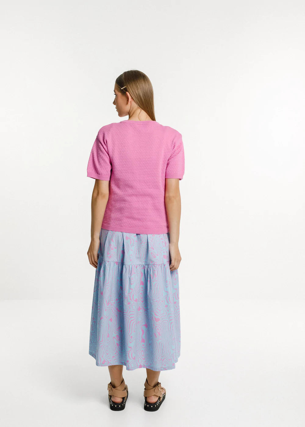 Cotton  pink knitted tee with crew ribbed neckline and boxy fit.